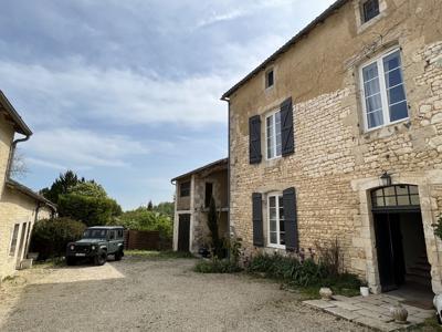 Vente maison 7 pièces 250 m² Chasseneuil-du-Poitou (86360)