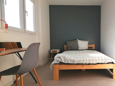 Chambre à louer dans un appartement de 5 chambres à Sarcelles