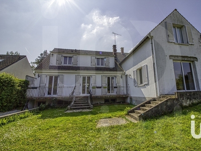 Maison traditionnelle 10 pièces de 258 m² à La Neuville-sur-Essonne (45390)