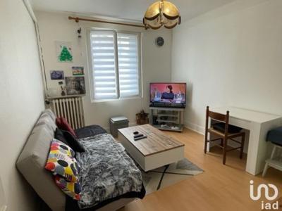 Appartement 2 pièces de 49 m² à Saint-Ay (45130)