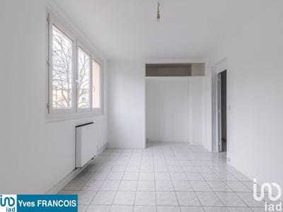 Appartement 3 pièces de 55 m² à Sainte-Geneviève-des-Bois (91700)