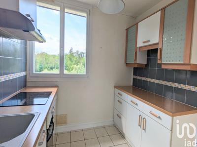 Appartement 3 pièces de 56 m² à Sainte-Geneviève-des-Bois (91700)