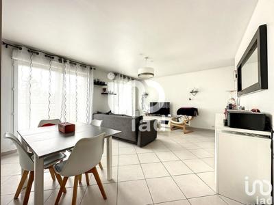 Appartement 3 pièces de 65 m² à Pontault-Combault (77340)