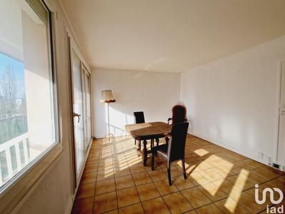 Appartement 4 pièces de 75 m² à Saint-Étienne-du-Rouvray (76800)