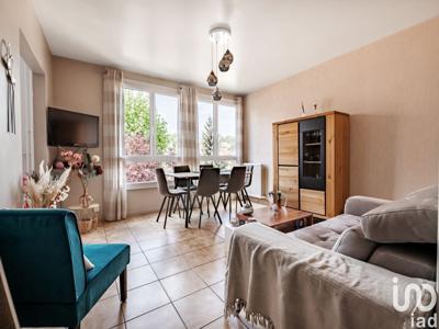 Appartement 4 pièces de 82 m² à Crosne (91560)