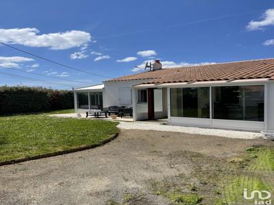 Maison 4 pièces de 88 m² à Saint-Hilaire-la-Forêt (85440)