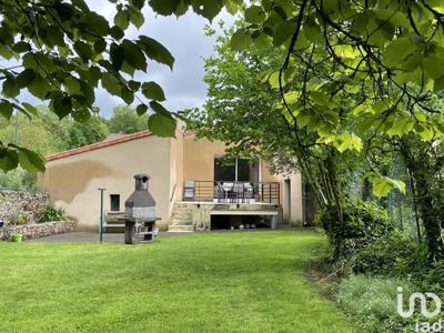 Maison 4 pièces de 90 m² à Pouzauges (85700)