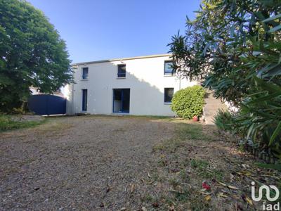 Maison 5 pièces de 172 m² à Grosbreuil (85440)