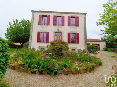 Maison 6 pièces de 166 m² à Saint-Denis-la-Chevasse (85170)