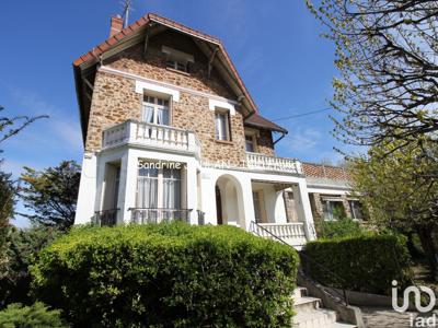 Maison 7 pièces de 198 m² à Viry-Châtillon (91170)