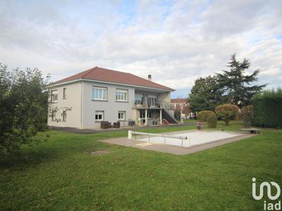 Maison 8 pièces de 328 m² à Oloron-Sainte-Marie (64400)