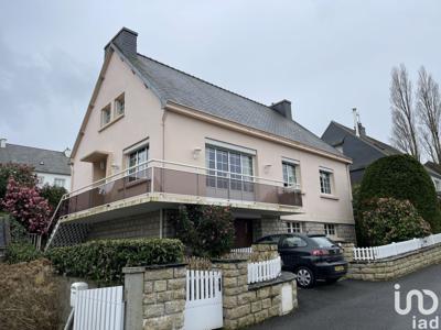 Maison 9 pièces de 125 m² à Pont-de-Buis-lès-Quimerch (29590)