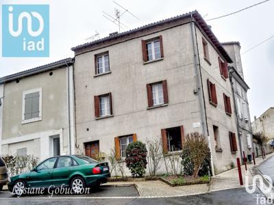 Maison de village 8 pièces de 190 m² à La Rochebeaucourt-et-Argentine (24340)