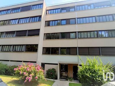 Appartement 6 pièces de 120 m² à Vaux-le-Pénil (77000)