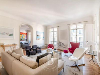 Appartement de luxe 5 chambres en vente à Champs-Elysées, Madeleine, Triangle d’or, Paris, Île-de-France