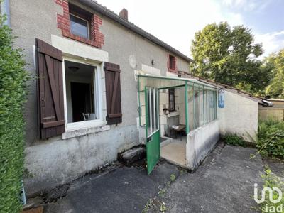 Maison 2 pièces de 50 m² à Saint-Sulpice-les-Feuilles (87160)
