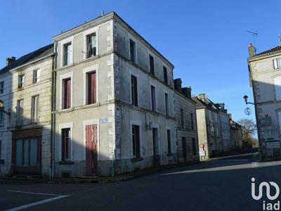 Maison 6 pièces de 160 m² à Saint-Pardoux (79310)