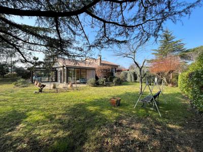 Luxury House for sale in Écully, France