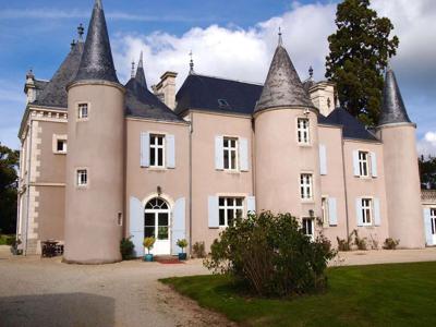 Maison de luxe de 1837 m2 en vente Parthenay, France