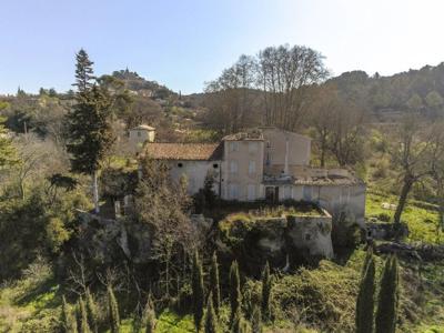 Castle for sale in Bonnieux, France