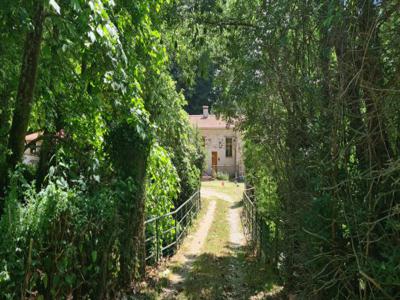 Maison à beau SAINT-LAURENT-DE-CERDANS de 400m²