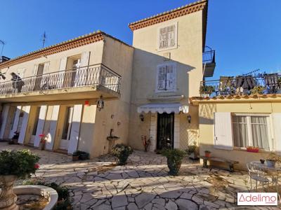 Maison de 20 chambres de luxe en vente à Nîmes, Languedoc-Roussillon