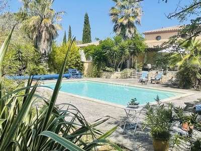 Maison de luxe 4 chambres en vente à Arles, Provence-Alpes-Côte d'Azur