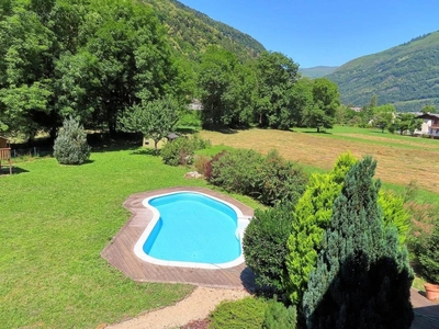 Villa avec piscine vue montagnes