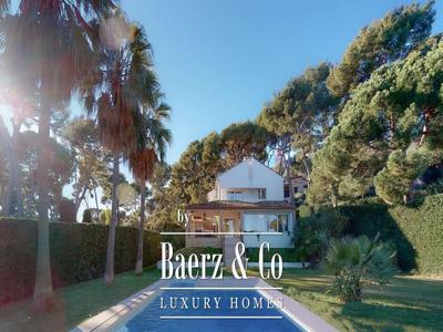 Villa de luxe de 6 pièces en vente 06160, Antibes, Alpes-Maritimes, Provence-Alpes-Côte d'Azur