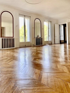 Appartement de luxe 4 chambres en vente à Champs-Elysées, Madeleine, Triangle d’or, Paris, Île-de-France