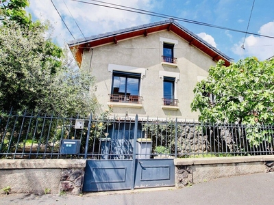 Maison de luxe de 5 chambres en vente à Clermont-Ferrand, Auvergne-Rhône-Alpes