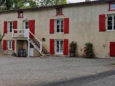 Vente maison 11 pièces 298 m² Lussac-les-Châteaux (86320)