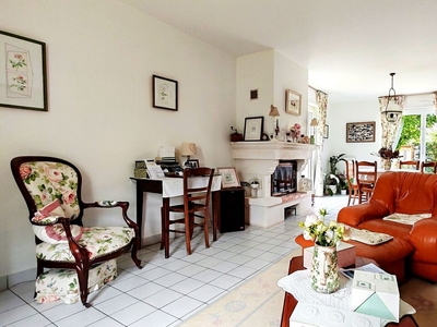 Vente maison 6 pièces 142 m² Sainte-Gemmes-sur-Loire (49130)