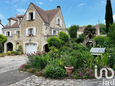 Maison traditionnelle 7 pièces de 178 m² à Vaux-sur-Seine (78740)