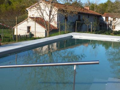Gîte rural de caractère en pleine nature, 9 places , avec piscine handi-accessible, proche de La Bastie d'Urfé, de Feurs et Montbrison