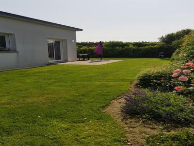 Maison de plain pied au calme avec jardin clos, proche des commerces (Finistère, Bretagne)
