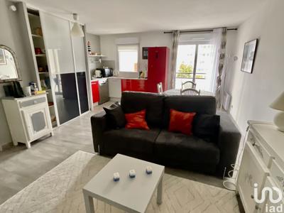 Appartement 2 pièces de 46 m² à Bordeaux (33300)