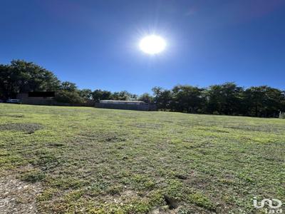 Terrain de 3 100 m² à Saint-Laurent-d'Arce (33240)