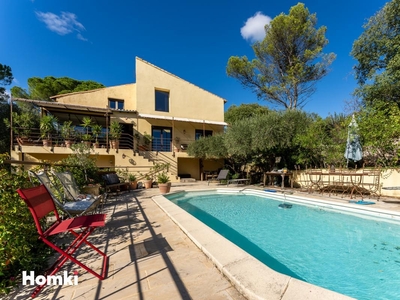 Belle villa 8 pièces de 308m² avec piscine Nîmes secteur Camplanier-Cigale
