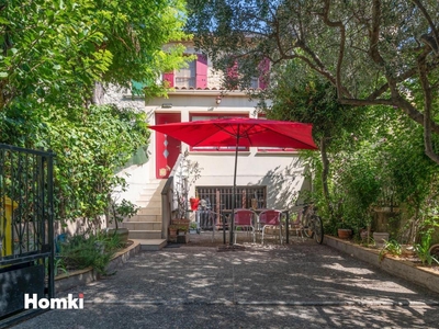 Maison F4 de 91m² en R+2 avec cour et caves à Avignon