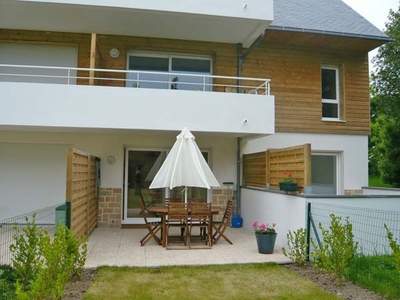 Appartement au RDC d'une résidence avec jardin privatif clos et garage à 200 m des plages (Finistère, Bretagne)