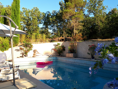 Clos de la Chesnaye, maison provençale mitoyenne avec piscine, cadre naturel (Provence, Var)