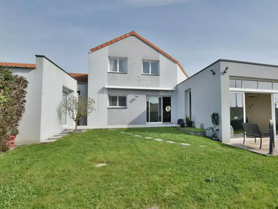 Vente maison 7 pièces 152 m² Cholet (49300)