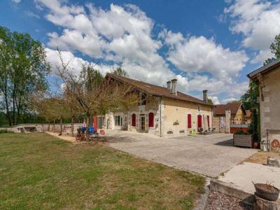 Villa de 9 pièces de luxe en vente Bourg-Charente, France