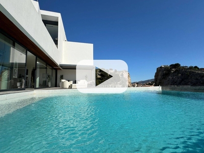 Villa de luxe de 10 pièces en vente Marseille, Provence-Alpes-Côte d'Azur
