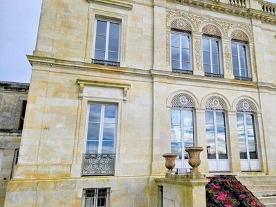 Vente maison 14 pièces 660 m² Tonnay-Charente (17430)
