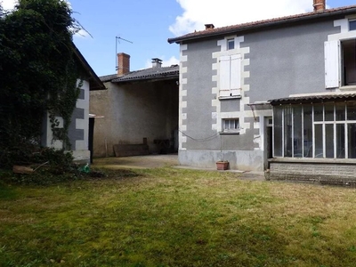 Vente maison 6 pièces 134 m² Saint-Jean-de-Sauves (86330)