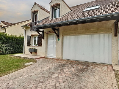 Vente maison 7 pièces 140 m² Ozoir-la-Ferrière (77330)