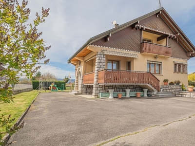 Vente maison 7 pièces 173 m² Saint-Pierre-en-Faucigny (74800)