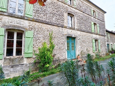 Vente maison 8 pièces 226 m² Saint-Christophe-sur-Roc (79220)